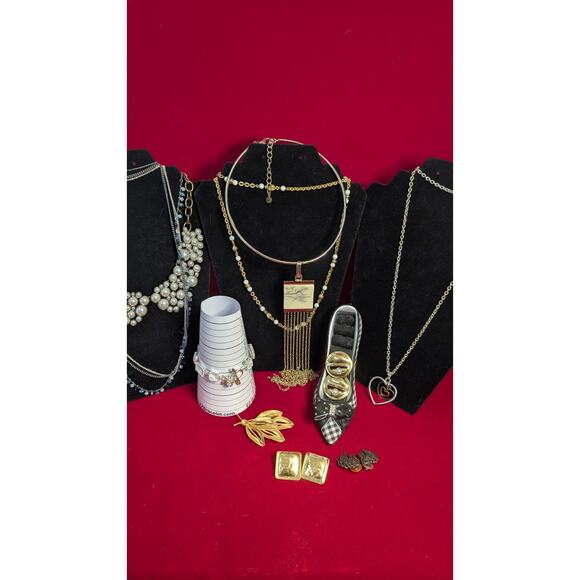 11 Piece Vtg Modern Designer Jewelry Reselling Lot Monet, Vera Wang Etc - Picture 1 of 15